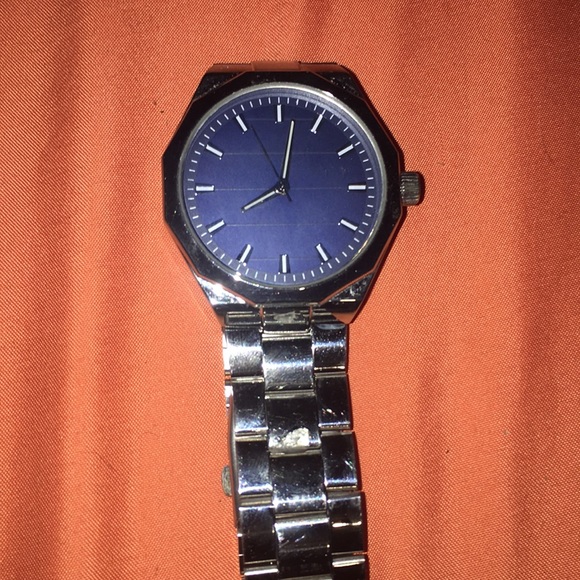 Watch - Picture 1 of 4